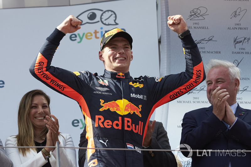 Max Verstappen - Red Bull Racing: 10