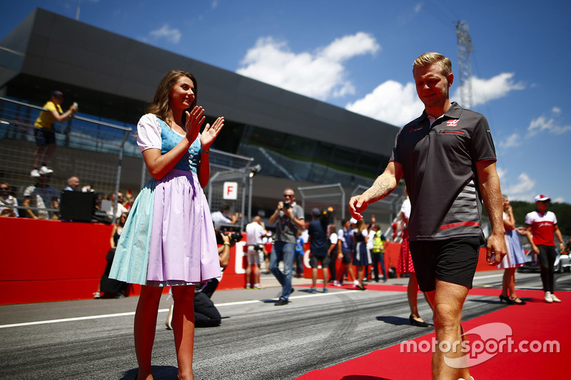 Дівчата, Кевін Магнуссен, Haas F1 Team