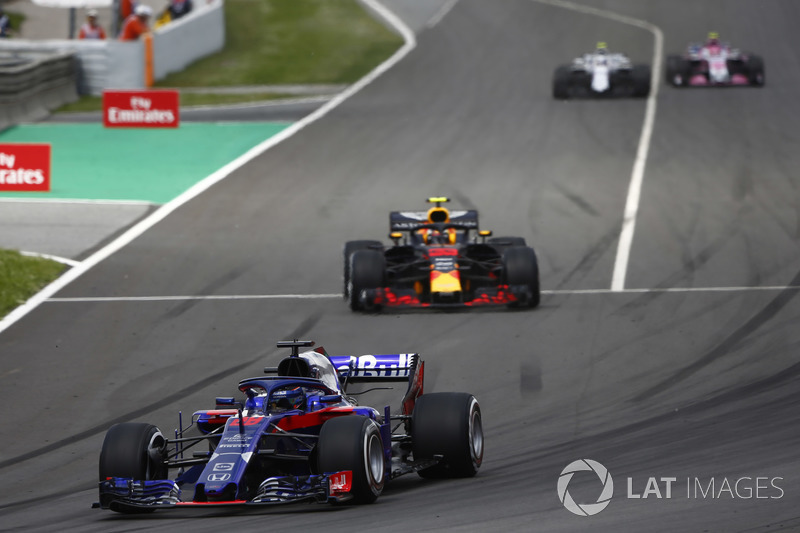 Brendon Hartley, Toro Rosso STR13, Max Verstappen, Red Bull Racing RB14