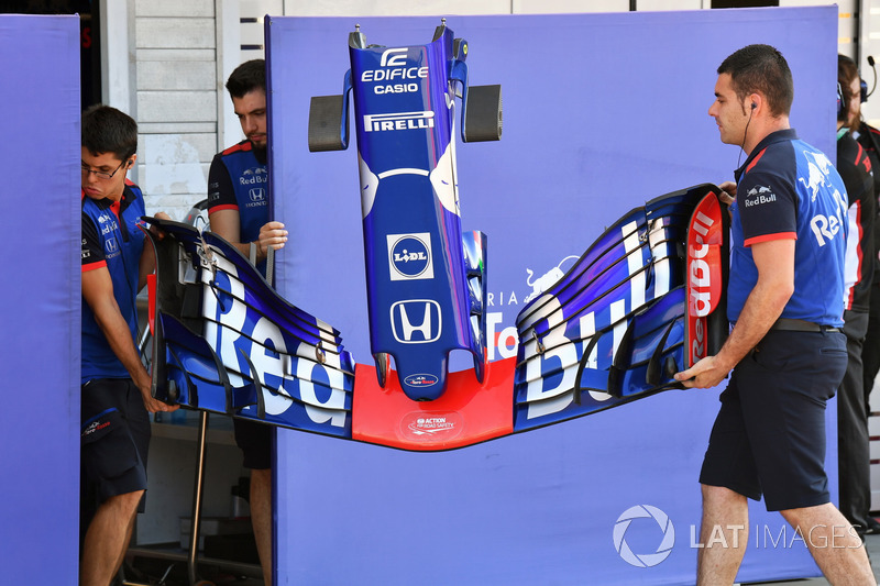El alerón delantero del Toro Rosso