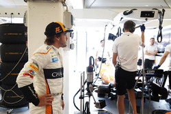 Fernando Alonso, McLaren, garajda