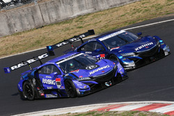 #100 Team Kunimitsu Honda NSX Concept GT: Naoki Yamamoto, Jenson Button, #17 Real Racing Honda NSX-GT: Koudai Tsukakoshi, Takashi Kogure