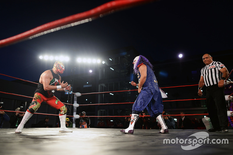 Lucha Libre en el paddock