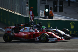 Кімі Райкконен, Ferrari SF16-H та Ніко Хюлькенберг, Sahara Force India F1 VJM09, боротьба за позицію