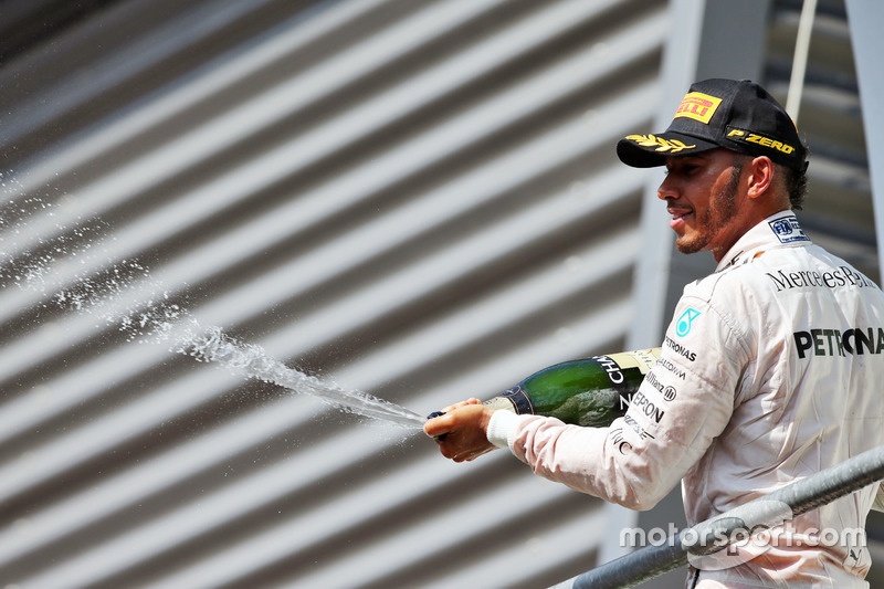 Podium: Lewis Hamilton, Mercedes AMG F1 celebrates his third position with the champagne on the podium