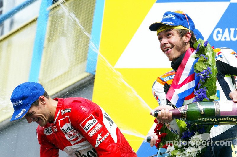 Podium: winner Valentino Rossi, Honda Team, third place Carlos Checa, Yamaha Team