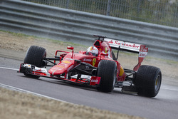Sebastian Vettel, Ferrari pruebas de la especificación de Pirelli 2017