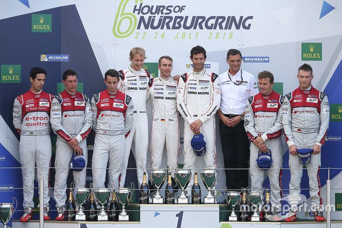 Podio: ganadores carrera Timo Bernhard, Mark Webber, Brendon Hartley, Porsche Team, segundo lugar Lucas di Grassi, Loic Duval, Oliver Jarvis, Audi Sport Team Joest, tercer lugar Marcel Fässler, Andre Lotterer, Audi Sport Team Joest