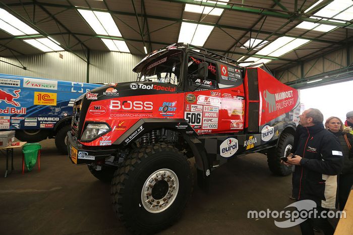 Los equipos se preparan en Le Havre para el largo viaje a Lima, Perú