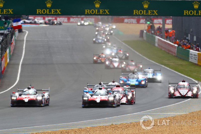 Départ : #8 Toyota Gazoo Racing Toyota TS050: Sébastien Buemi, Kazuki Nakajima, Fernando Alonso en tête