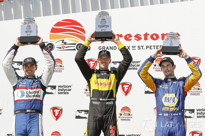 Podio: il vincitore Sébastien Bourdais, Dale Coyne Racing con Vasser-Sullivan Honda, il secondo classificato Graham Rahal, Rahal Letterman Lanigan Racing Honda, il terzo classificato Alexander Rossi, Andretti Autosport Honda