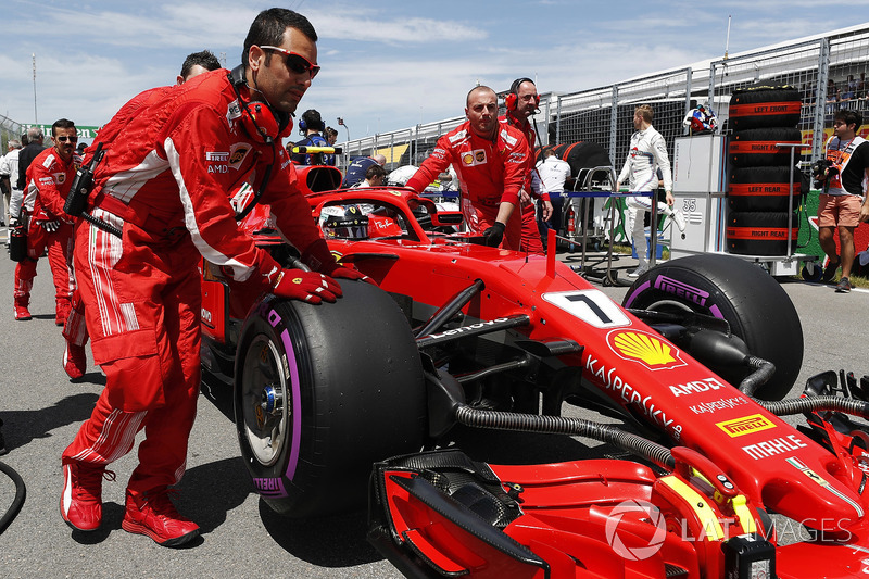 Kimi Raikkonen, Ferrari, arrives on the grid