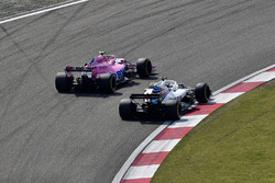 Esteban Ocon, Force India VJM11 y Lance Stroll, Williams FW41 batalla