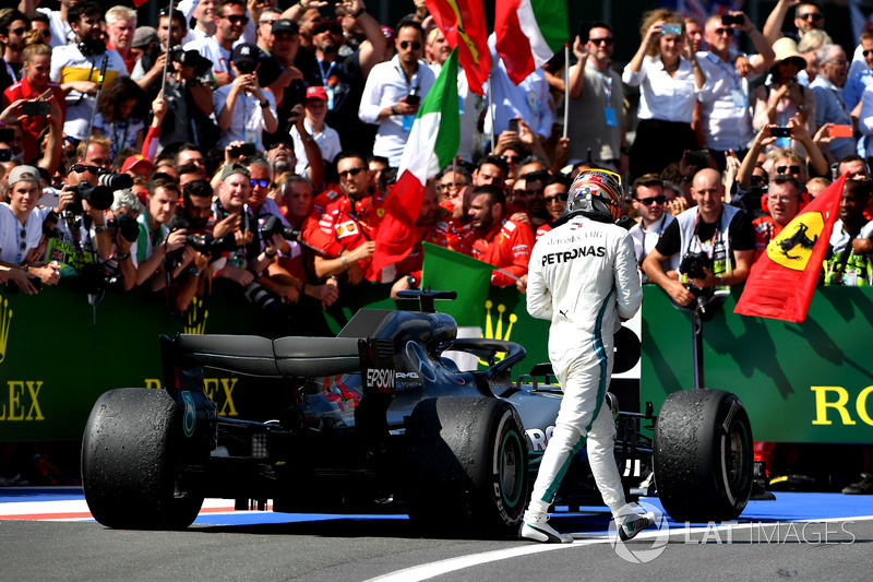 Lewis Hamilton, Mercedes-AMG F1 W09 in parc ferme