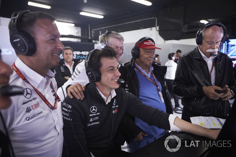 Toto Wolff, Niki Lauda, Mercedes AMG, Dr Dieter Zetsche, CEO Mercedes Benz, merayakan pole GP Spanyol