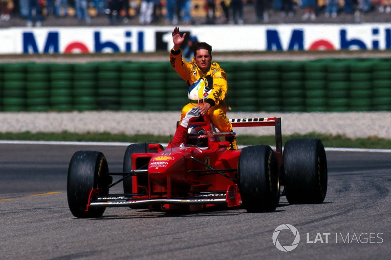 Michael Schumacher, Ferrari geeft Giancarlo Fisichella, Jordan een lift