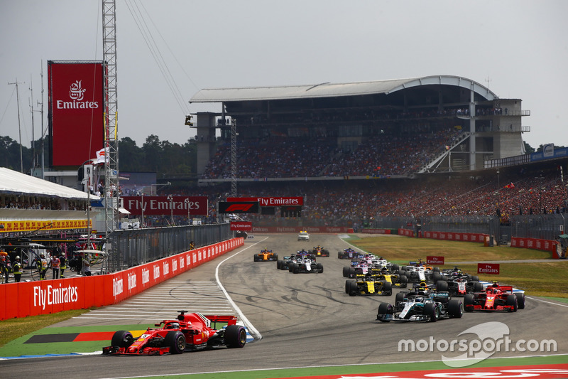 Start action, Sebastian Vettel, Ferrari SF71H, Valtteri Bottas, Mercedes AMG F1 W09, Kimi Raikkonen, Ferrari SF71H, Max Verstappen, Red Bull Racing RB14
