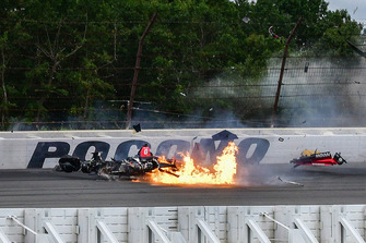 Robert Wickens, Schmidt Peterson Motorsports Honda, James Hinchcliffe, Schmidt Peterson Motorsports Honda, Ryan Hunter-Reay, Andretti Autosport Honda, Pietro Fittipaldi, Dale Coyne Racing Honda, incidente