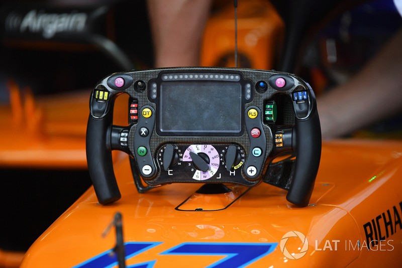 Кермо McLaren MCL33