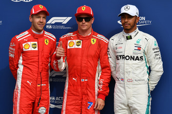 Sebastian Vettel, Ferrari, Kimi Raikkonen, Ferrari e Lewis Hamilton, Mercedes AMG F1 festeggian nel parco chiuso