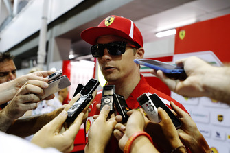 Kimi Raikkonen, Ferrari, parla con i media