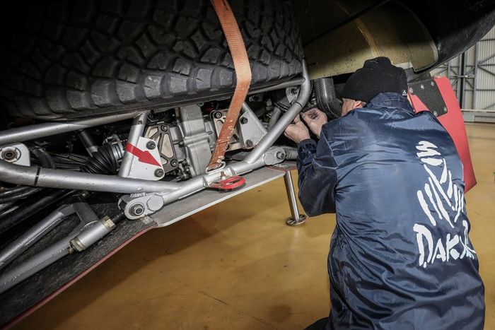 Verificaciones en Paul Ricard antes del embarque del Dakar 2020
