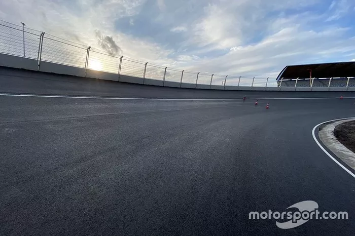 1- GP de Holanda: 3 de mayo. Zandvoort tenía todas las papeltas de recibir el primer gran premio de la temporada 2020 de F1, pero si la FIA sigue viendo complicada la situación en Europa, tampoco se haría esta carrera
