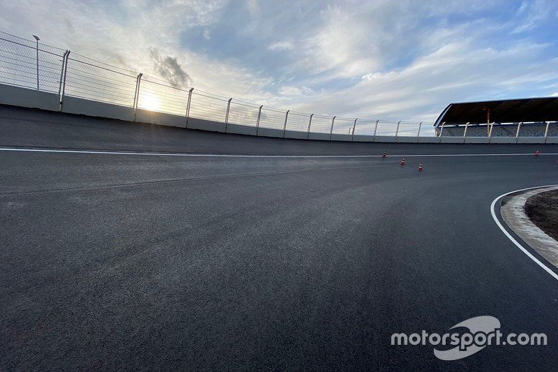 La curva peraltada de Zandvoort  (las fotos son de la curva 3, la curva final también es peraltada)