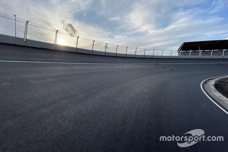 La curva peraltada de Zandvoort  (las fotos son de la curva 3, la curva final también es peraltada)