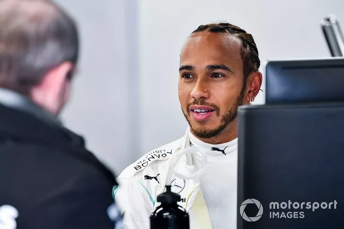 Lewis Hamilton, Mercedes-AMG Petronas F1 nel garage