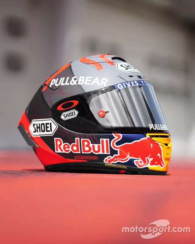 Pasa las flechas para ver los detalles del casco