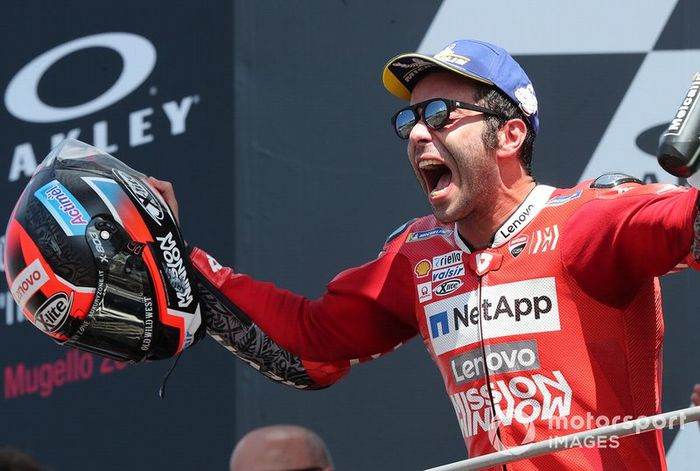 Podio: el gnaador Danilo Petrucci, Ducati Team