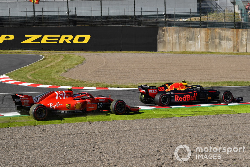 Kimi Raikkonen, Ferrari SF71H y Max Verstappen, Red Bull Racing RB14