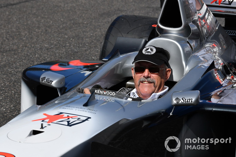 Ron Pallatt, McLaren mechanic, McLaren MP4-13 at Legends F1 30th Anniversary Lap Demonstration