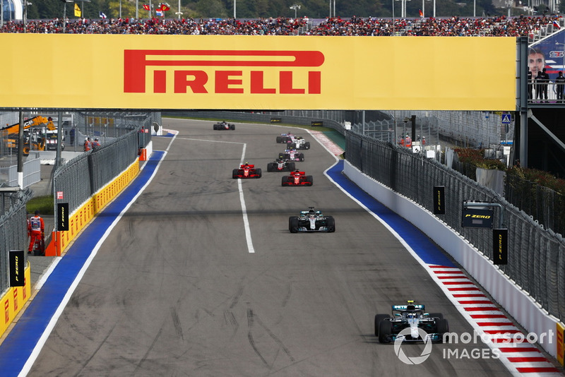 Valtteri Bottas, Mercedes AMG F1 W09, leads Lewis Hamilton, Mercedes AMG F1 W09, Sebastian Vettel, Ferrari SF71H, Kimi Raikkonen, Ferrari SF71H, Kevin Magnussen, Haas F1 Team VF-18, and Esteban Ocon, Racing Point Force India VJM11