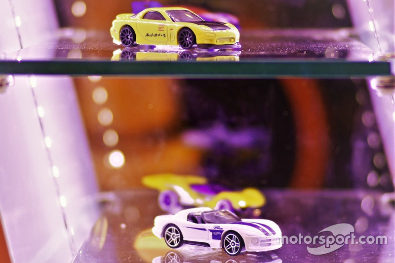 Diecast Mazda RX-7 dan Dodge Viper Hot Wheels