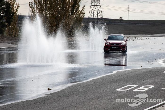 II Curso de Conducción y Nuevas Tecnologías BOSCH - Motor1.com España - Motorsport.com 