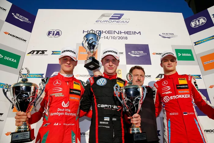 Podio: ganador de la carrera Jüri Vips, Motopark Dallara F317 - Volkswagen, segundo lugar Mick Schumacher, PREMA Theodore Racing Dallara F317 - Mercedes-Benz, tercer lugar Ralf Aron, PREMA Theodore Racing Dallara F317 - Mercedes-Benz