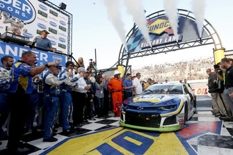 Yarış galibi Chase Elliott, Hendrick Motorsports, Chevrolet Camaro NAPA Auto Parts