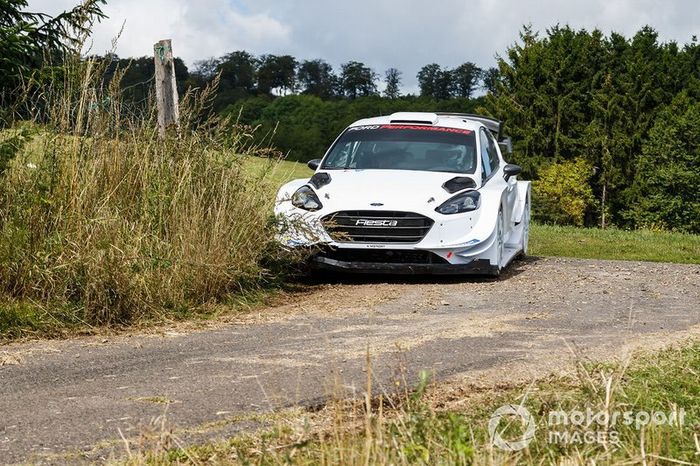 Valtteri Bottas prova la Ford Fiesta WRC del team M-Sport