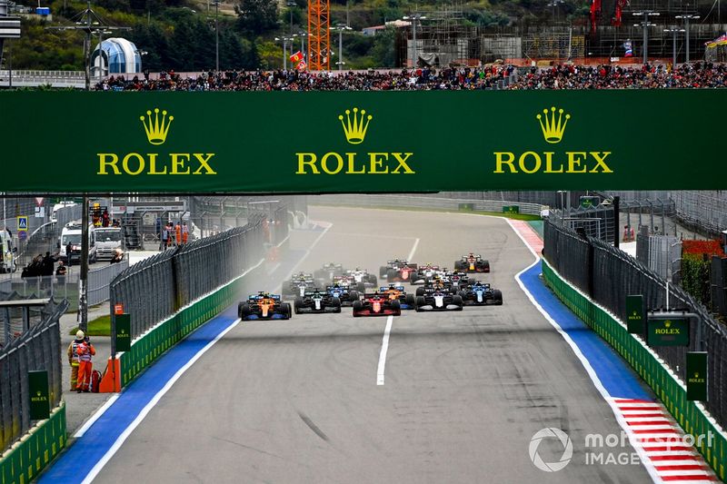 Inicio: Lando Norris, McLaren MCL35M, Carlos Sainz Jr., Ferrari SF21, George Russell, Williams FW43B, Lance Stroll, Aston Martin AMR21, Fernando Alonso, Alpine A521