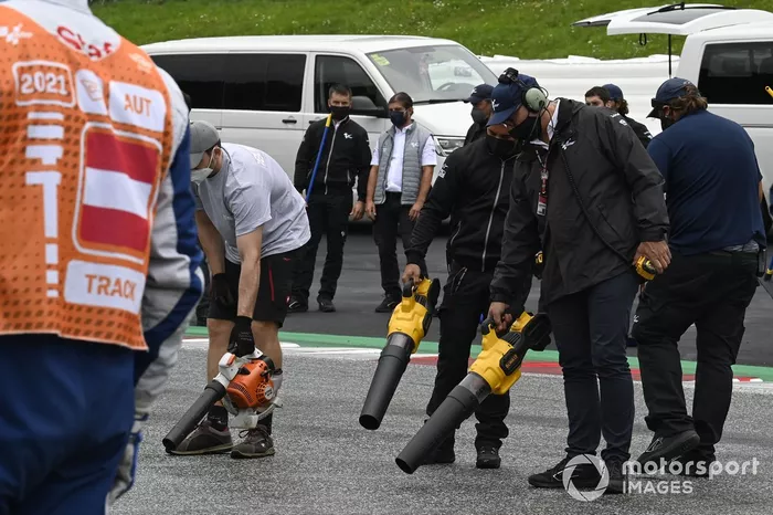 Crash at turn 2