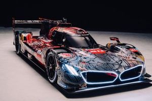 BMW M Hybrid V8 Art Car unveil