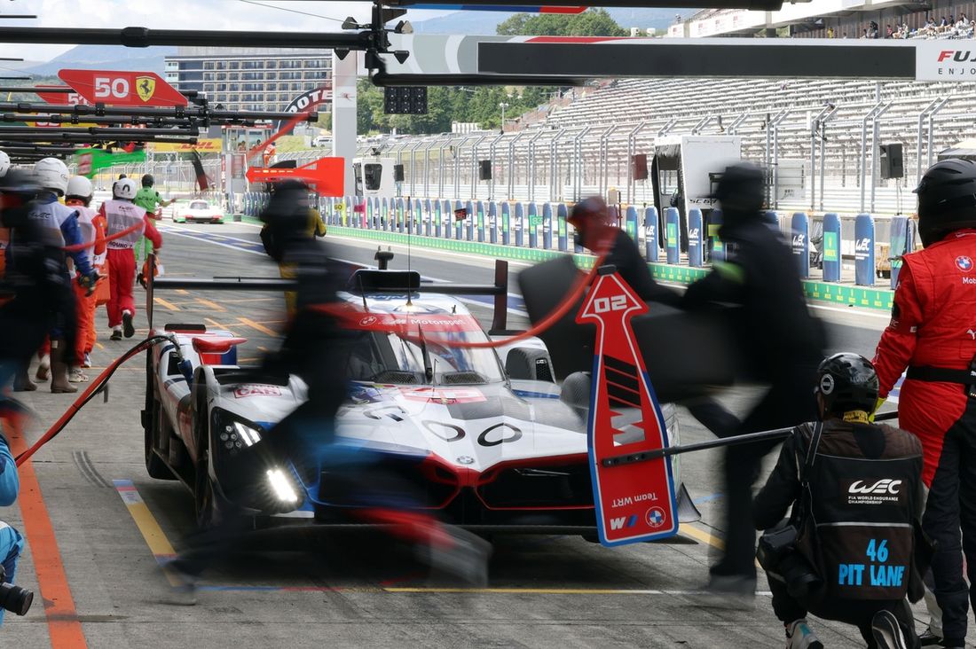 #20 BMW M Team WRT BMW M Hybrid V8: Sheldon Van Der Linde, Robin Frijns, Rene Rast