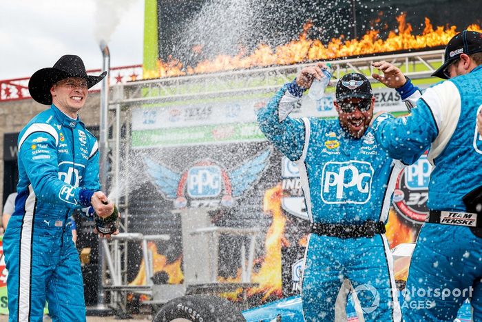 Ganador Josef Newgarden, Team Penske Chevrolet Victory Lane 