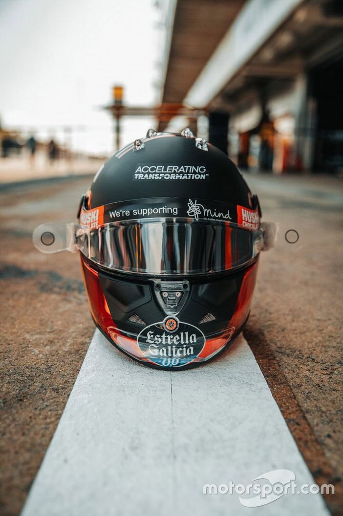 El nuevo casco de Carlos Sainz Jr, McLaren