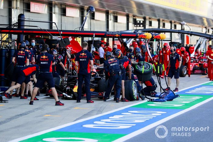 Red Bull Racing practica los pitstops
