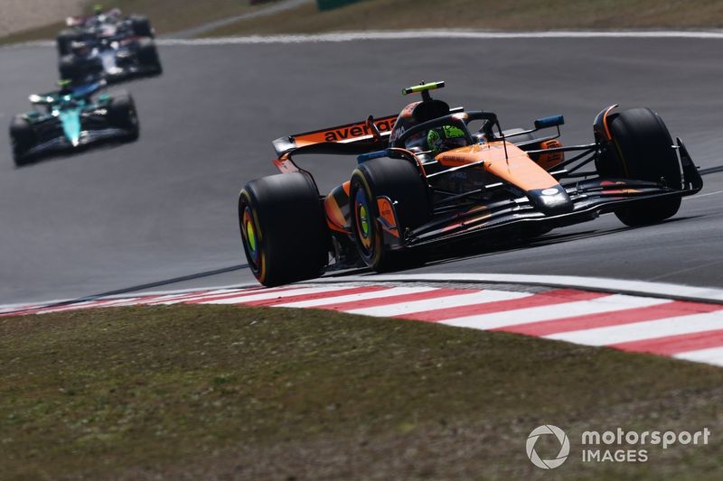 Lando Norris, McLaren, Fernando Alonso, Aston Martin Racing
