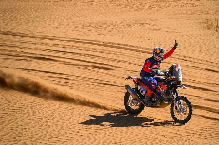 #24 Team Baines Rally KTM: Camille Chapeliere