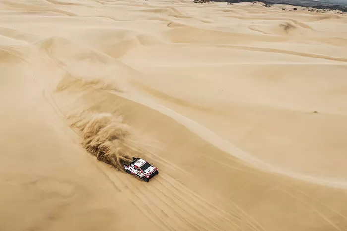 #304 Toyota Gazoo Racing: Giniel De Villiers, Alex Haro
